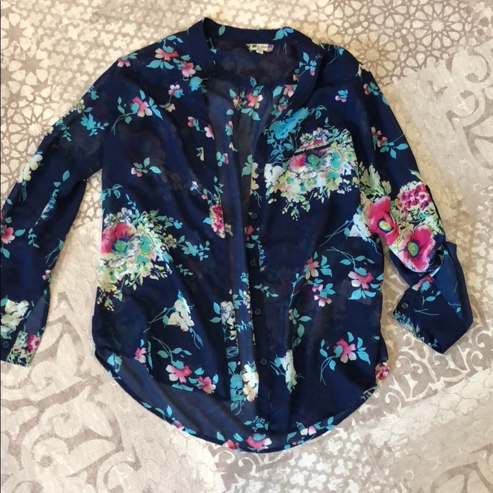 Woman’s Kut from the kloth size M